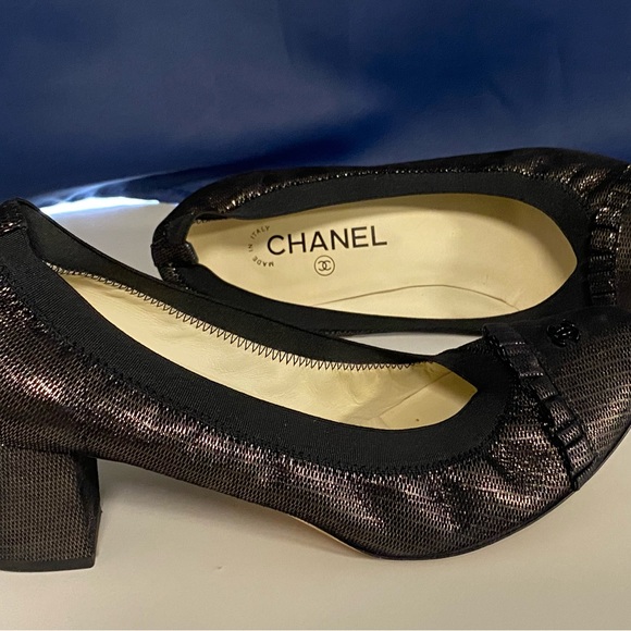 Chanel Heels Classic Black w/ gold flex size 41 or 10 US 11 US excellent authent - Picture 2 of 12